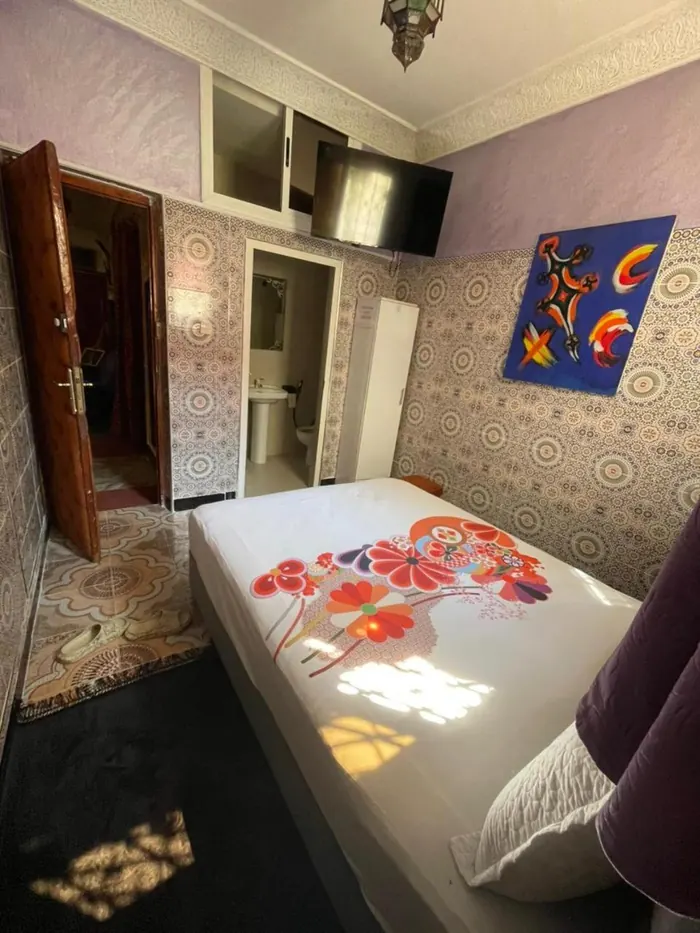 La chambre double vue vers la porte