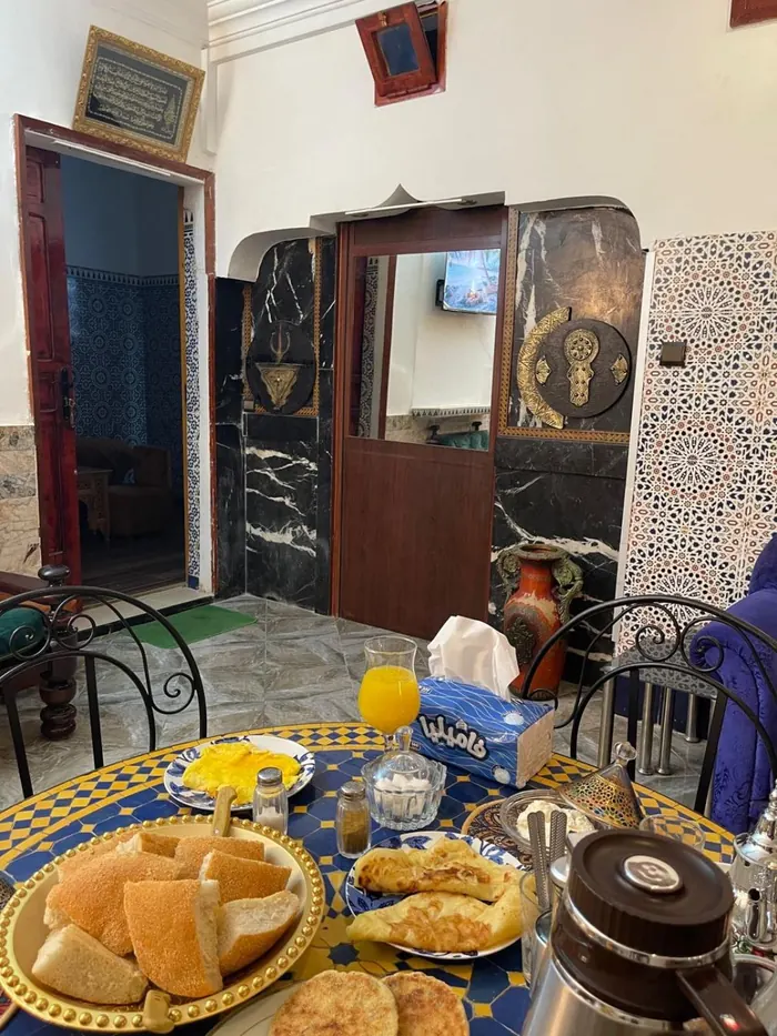 L’entrée et la table du petit-déjeuner